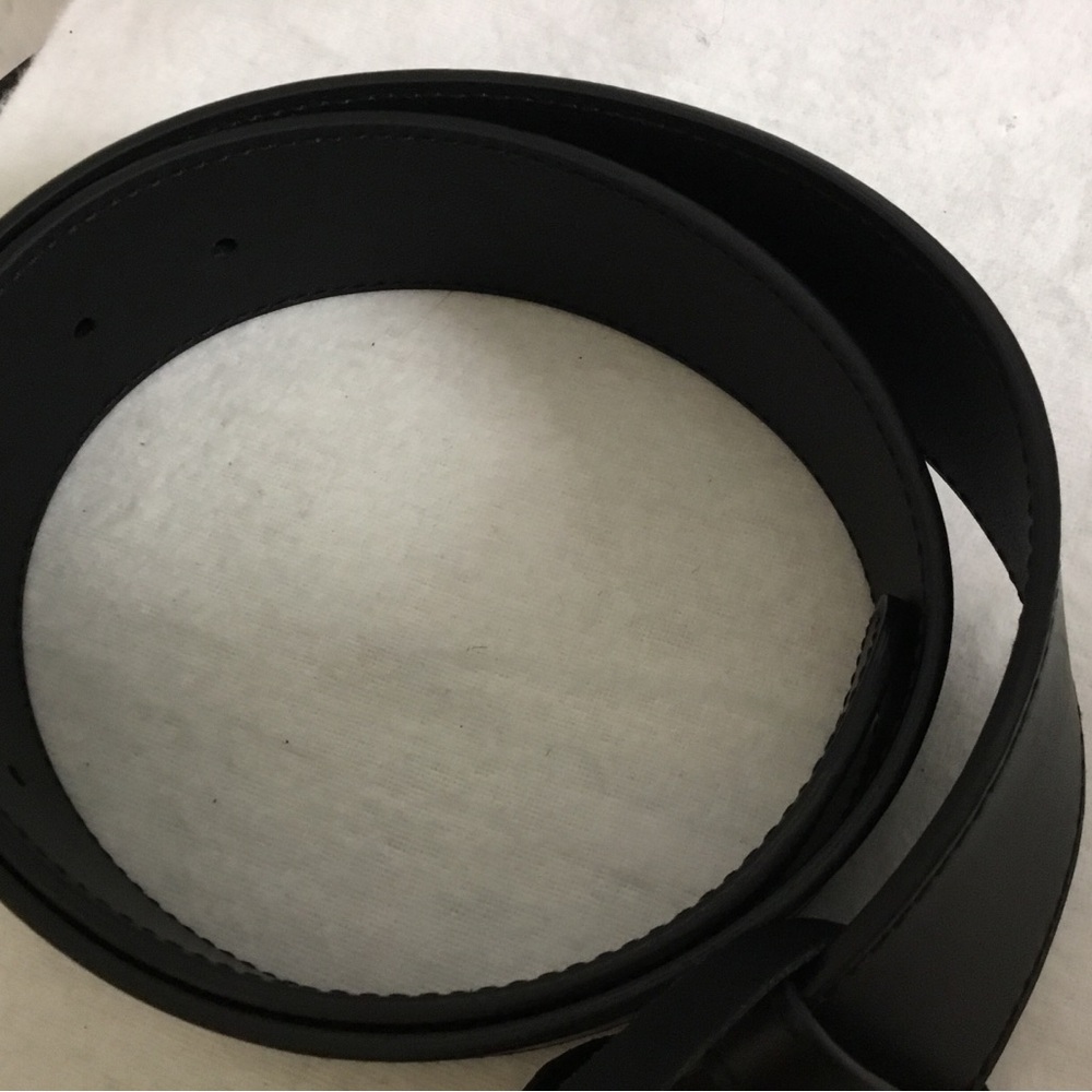Gucci Black Leather Belt with Gold Double G Buckle - Picture 6 of 7